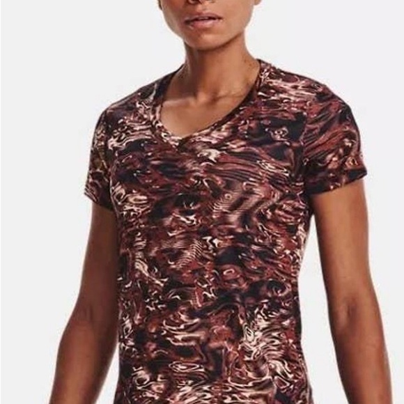 Women’s Under Armour shirt. - Picture 1 of 8